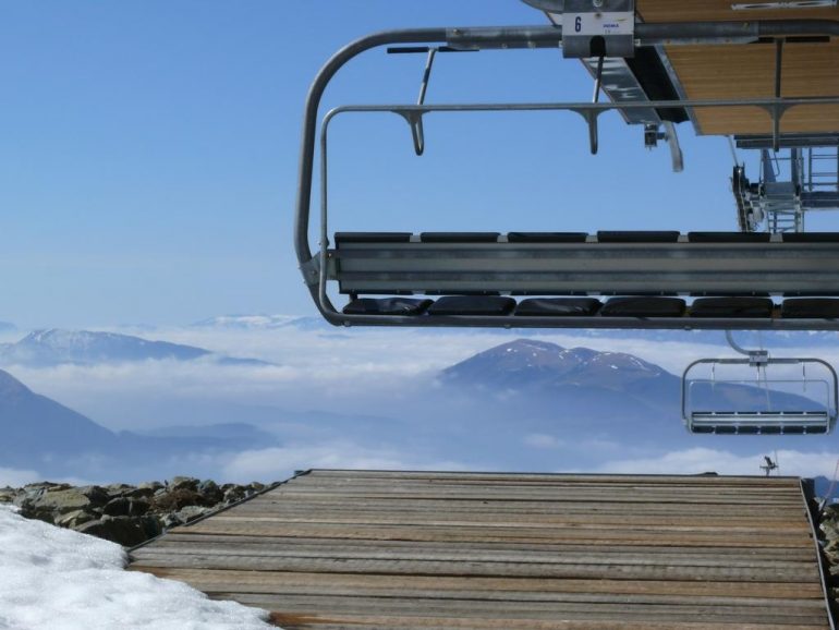 Preţul skipass-ului de o zi în cele mai populare 9 staţiuni din România