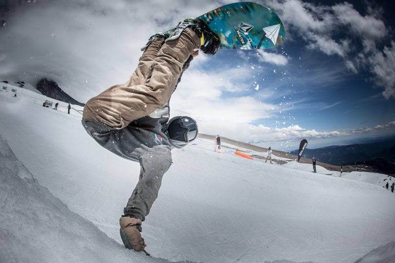 Snowboarderi